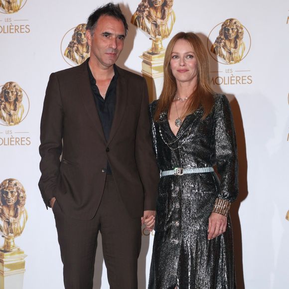 Vanessa Paradis et Samuel Benchetrit (auteur et metteur en scène de la pièce " Maman " dans laquelle Vanessa est nominée) - 33ème " Nuit des Molières " aux Folies Bergère à Paris le 30 Mai 2022. Bertrand Rindoff / Bestimage