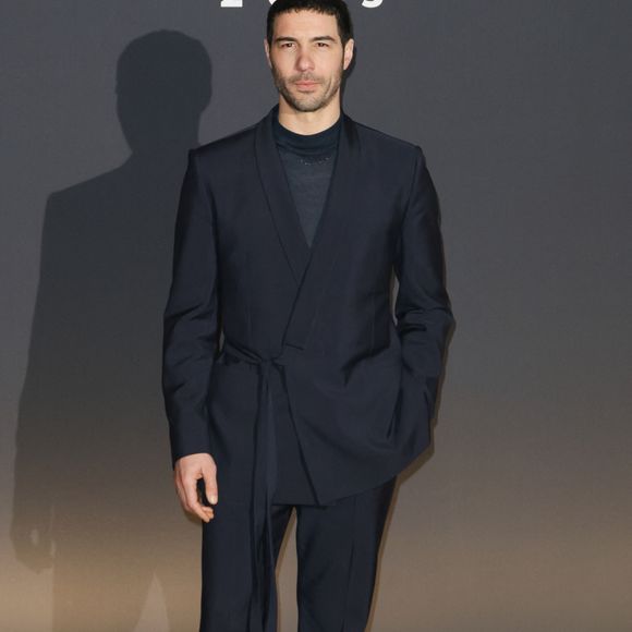 Pour rappel, l'époux de Leïla Bekhti avait reçu à cette même cérémonie le César du meilleur espoir masculin et celui du meilleur acteur pour son rôle dans Un prophète de Jacques Audiard en 2010.

Tahar Rahim au photocall du dîner de la 50ème édition de la cérémonie des César au Fouquet's à Paris, France, le 28 février 2025. © Coadic Guirec/Bestimage