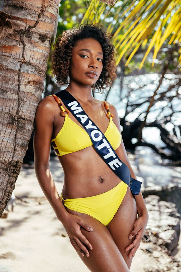 Kamillat Hervian, Miss Mayotte 2025 en route pour Miss France 2026, prend la pose pour le traditionnel shooting en maillot de bain. © SIPA / Benjamin Decoin via Bestimage