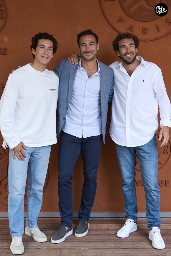 "Nous faisons 20 % de nos ventes sur Instagram", a confié l'agent immobilier au "Figaro".


Louis Kretz, Valentin Kretz et Martin Kretz au village lors des Internationaux de France de tennis de Roland Garros 2024, à Paris, France, le 4 juin 2024.

© Jacovides-Moreau/Bestimage