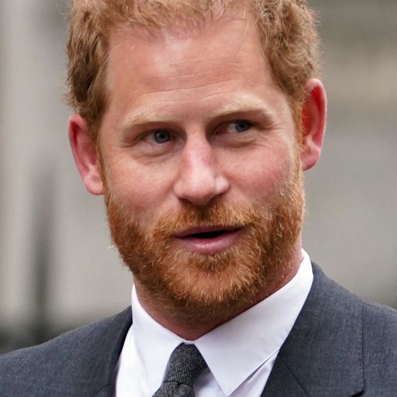 Le Duc de Sussex quittant la Cour Royale de Justice, au centre de Londres. Buckingham Palace a annoncé que le duc de Sussex assistera au couronnement du roi Charles III mais que la duchesse de Sussex restera en Californie avec le prince Archie et la princesse Lilibet. Le crédit photo doit être lu comme suit : James Manning/PA Wire