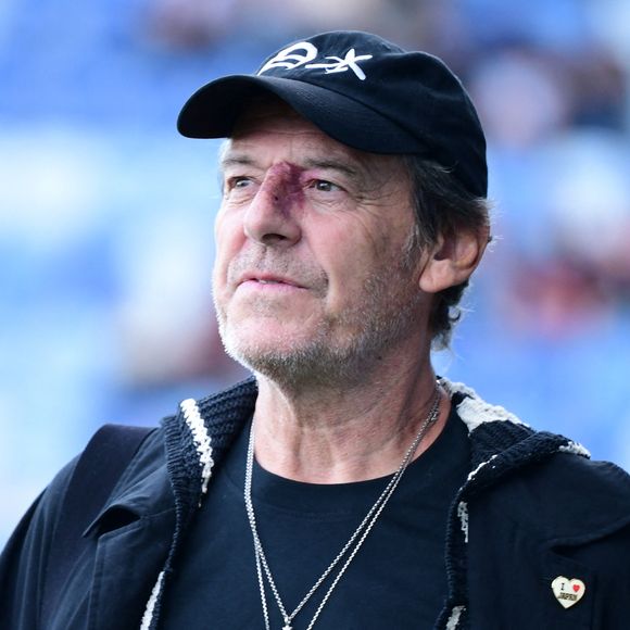 Jean-Luc Reichmann - Célébrités lors du match de gala caritatif entre l'équipe de Nico Capone et celle de Redouane Bougheraba au profit des fondations Théodora et Terres d'espoir en faveur des enfants hospitalisés et des personnes en difficulté au stade de la Tuiliere à Lausanne en Suisse le 6 Septembre 2025. © Romain Doucelin/Bestimage