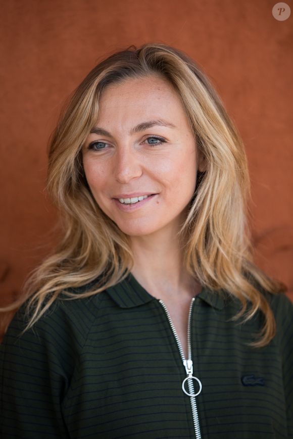 La compagne de Clément Séjourné a avoué avoir longuement hésité avant de publier cette séquence par peur du jugement.

Amélie Etasse au village lors des internationaux de tennis de Roland Garros à Paris, France, le 1 juin 2019. © Jacovides-Moreau/Bestimage