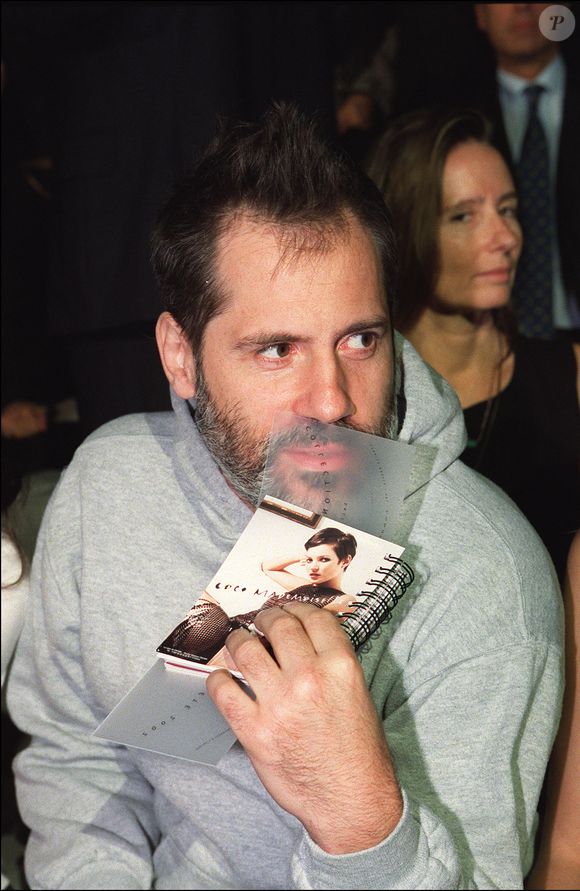 ou s'il est question du photographe Sednaoui, papa de leur jolie Sahteene...

Le photographe Stéphane Sednaoui (compagnon de Laetitia Casta) assiste au défilé Chanel dans le cadre de la semaine du prêt-à-porter printemps-été 2002.
© Nicolas Khayat/ABACA.