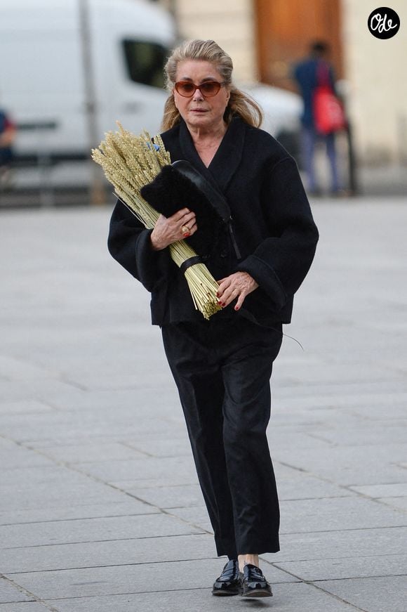 Catherine Deneuve, 

Catherine Deneuve - Arrivées aux obsèques de Jean-Paul Rappeneau en l'église Saint-Sulpice à Paris le 10 septembre 2026 ©Agence/Bestimage