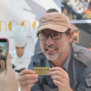 "J’ai gardé de ces époques, on va dire, presque, cette espèce de combativité du gars qui veut quand même s’en sortir malgré tout ce qu’on lui dit."

Paul Pairet lors de l'inauguration de la 11ème édition du festival gastronomique "Taste" au Grand Palais à Paris le 21 mai 2026. © Alexandre Fay/PixPlanete/Bestimage