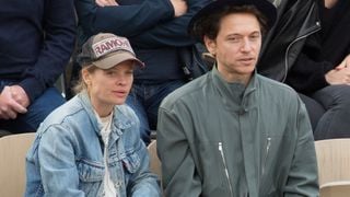 Mélanie Thierry très embarrassée devant des images méconnues d'elle avec le chanteur Raphaël, père de ses 3 enfants