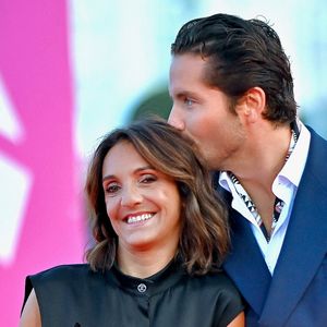 Séparée du père de son enfant, l'actrice est en couple avec Alexandre Kominek

Florence Foresti et Alexandre Kominek assistent à la projection de *La Nouvelle Vague* dans le cadre du 51e Festival du cinéma américain de Deauville, le 12 septembre 2025 à Deauville, en France. Photo de Franck Castel/ABACAPRESS.COM