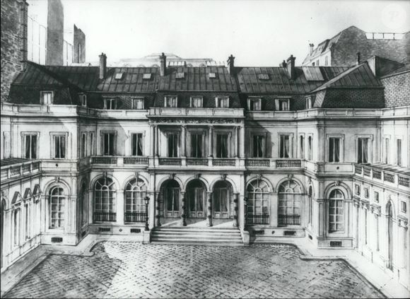 Touché par un incendie en mai 2026, le lieu suscite l'inquiétude des riverains qui réclament sa sécurisation.

Feb. 26, 2012 - Entrée de la résidence du Baron James de Rothschild au 21, Rue Laffitte, Paris.  (Image : ? Keystone Press Agency/ZUMA Press Wire)