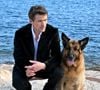 Ce 16 mars 2025, la sixième saison de la série policière Hudson & Rex sera mise à l'honneur sur France 3. Alors que la septième salve est actuellement diffusée au Canada, son pays d'origine, une tragique nouvelle quant au casting a été annoncée par Sherri Davis, la productrice exécutive de la fiction...
Exclusif - John Reardon et Diesel vom Burgimwald aka Rex sont au MIPTV 2023 à Cannes, France, le 17 avril 2023 pour promouvoir la série "Hudsson et Rex" durant CanneSeries Saison 6 © Bruno Bebert/Bestimage