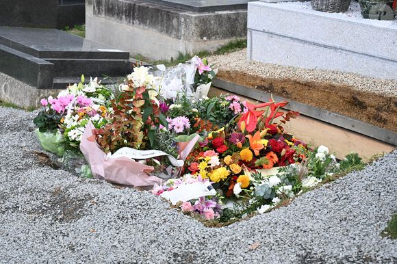 C'est à Concarneau que Tchéky Karyo a été inhumé.

Illustration de la tombe - Obsèques de Tcheky Karyo (décédé le 31 octobre 2025 à l'âge de 72 ans) au cimetière de Concarneau dans la plus stricte intimité le 5 novembre 2025. © AGENCE / BESTIMAGE