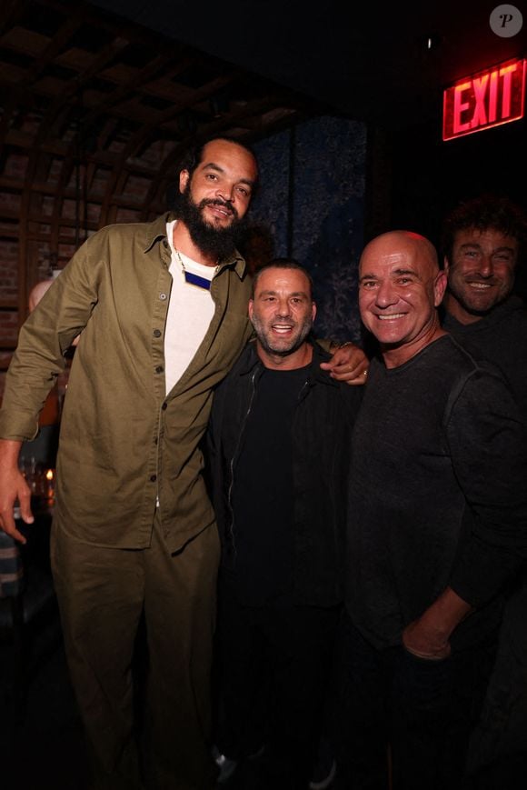 Joakim Noah, David Grutman et Andre Agassi au dîner Prince X DraftKings à New York City, NY, USA le 7 septembre 2024. Photo Seth Browarnik/INSTARimages/ABACAPRESS.COM