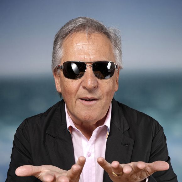 Gilbert Montagne pose pour notre photographe à Paris, en France, le 12 janvier 2017. Photo : Vim/ABACAPRESS.COM