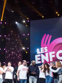 Ce chanteur quitte son refuge du Vaucluse pour rejoindre Les Enfoirés, il fait son retour dans la troupe après quatre années d’absence