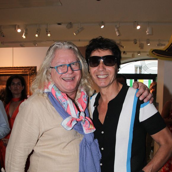 Exclusif - Pierre-Jean Chalençon, Jean-Luc Lahaye - Exposition de la collection de Pierre-Jean Chalençon pour la vente "Napoléon: Une collection historique" chez Sotheby's à Paris le 19 juin 2025.
C'est le styliste Jean-Charles de Castelbajac, qui a apporté sa touche colorée à la vitrine de la vente du 25 juin, consacrée aux objets provenant du trésor de Pierre-Jean Chalençon, l'un des plus grands collectionneurs privés d'objets napoléoniens au monde. © Baldini/Bestimage