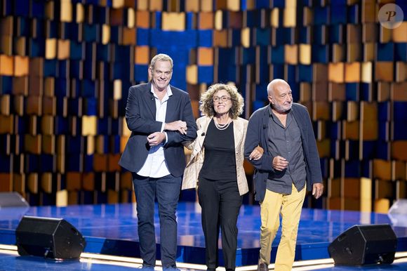 Exclusif - Garou, Mireille Dumas et François Berléand lors de l'enregistrement de l'émission "La Boîte à secrets", présentée par F.Bollaert et diffusée le 26 septembre 2025 sur France 3, dans les studios du Lendit à Saint-Denis, Seine Saint-Denis, France, le 8 septembre 2025. © Pierre Perusseau/Bestimage
