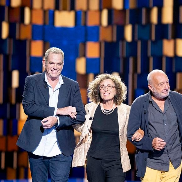 Exclusif - Garou, Mireille Dumas et François Berléand lors de l'enregistrement de l'émission "La Boîte à secrets", présentée par F.Bollaert et diffusée le 26 septembre 2025 sur France 3, dans les studios du Lendit à Saint-Denis, Seine Saint-Denis, France, le 8 septembre 2025. © Pierre Perusseau/Bestimage