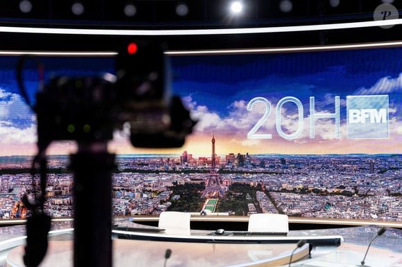 Maxime Switek présente le 20h BFM sur BFM TV, à Paris, France. Photo b Alexis Jumeau/ABACAPRESS.COM