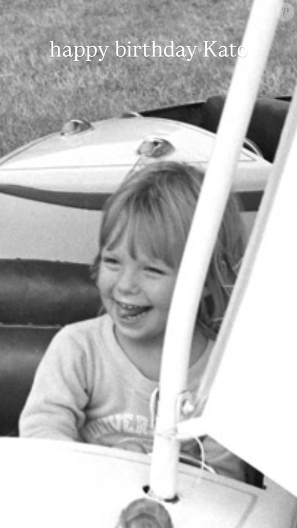 Charlotte Gainsbourg rend hommage à Kate Barry dans sa story Instagram, ce mercredi 8 avril.