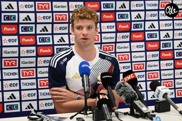 Il disputera notamment le 200 m papillon et le 400 m nage libre.

Léon Marchand, nageur français, lors d’une conférence de presse organisée pendant le stage de préparation de l’équipe de France de natation au CREPS de Vichy, le 1er août 2026, en amont des Championnats d’Europe de natation à Paris.
Mourad Allili /PsnewZ/Bestimage