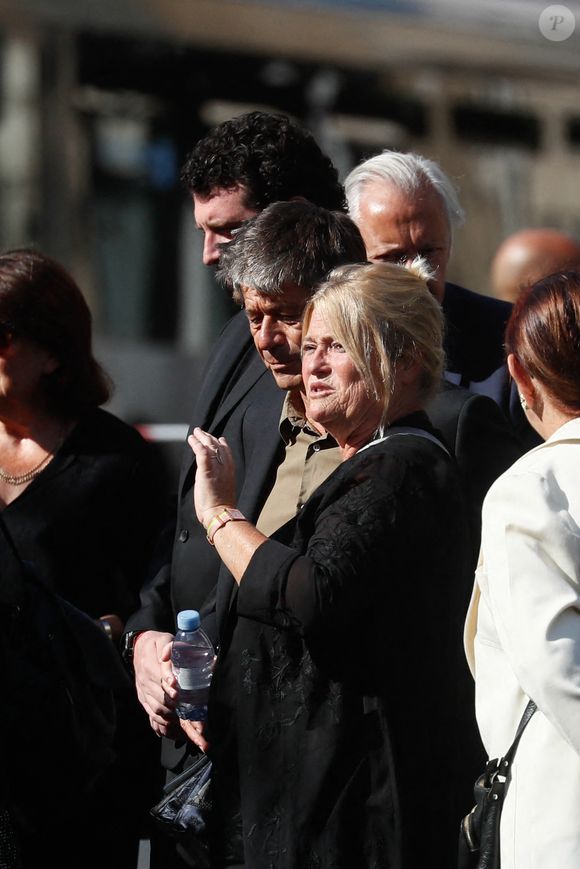 Emmanuel Carrère et sa soeur Marina (Enfants de la défunte) - Obsèques de l'académicienne Hélène Carrère d'Encausse en l'église Saint-Germain-des-Près à Paris. Le 11 août 2023
