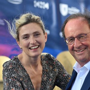 Julie Gayet et l'ancien président François Hollande assistent à l'avant-première de Le Proces Goldman dans le cadre du 16e Festival du film d'Angoulême le 25 août 2023 à Angoulême, France Photo by Franck Castel/ABACAPRESS.COM
