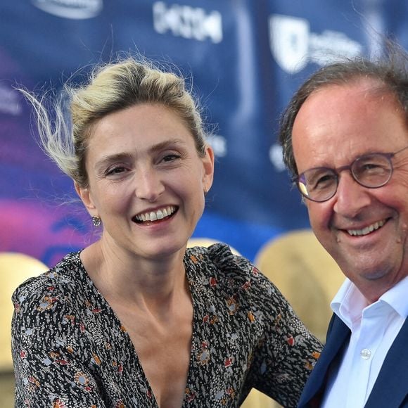 Julie Gayet et l'ancien président François Hollande assistent à l'avant-première de Le Proces Goldman dans le cadre du 16e Festival du film d'Angoulême le 25 août 2023 à Angoulême, France Photo by Franck Castel/ABACAPRESS.COM