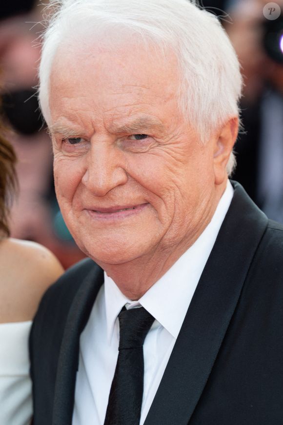 Andre Dussollier sur le tapis rouge, assistant à la ‘Tout s’est bien passe ’ ; projection tenue au Palais Des Festivals à Cannes, France le 07 juillet 2021 dans le cadre du 74ème Festival de Cannes. Photo by Nicolas Genin/ABACAPRESS.COM