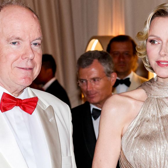 Le prince Albert II de Monaco et la princesse Charlene de Monaco lors du 77ème Gala de la Croix-Rouge, salle des Etoiles, à Monaco, le 18 juillet 2026.

© Claudia Albuquerque/Bestimage