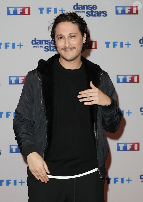 Samuel Bambi - Photocall de lancement de la saison 2026 de "Danse avec les stars" (DALS) au siège de TF1 à Boulogne-Billancourt le 18 décembre 2025. © Coadic Guirec/Bestimage