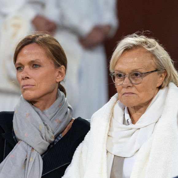 Anne Le Nen, Muriel Robin en tribune pour la session de nuit lors des Internationaux de France 2025 à Roland Garros le 04 juin 2025 à Paris, France. Photo de Nasser Berzane/ABACAPRESS.COM