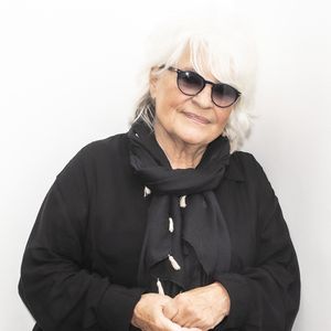 Catherine Lara a raconté qu’une erreur lors de la construction de sa maison lui avait coûté un peu plus de 10 000 €. 

Catherine Lara en direct sur C8 le 20 octobre
Photo par Jack Tribeca / Bestimage