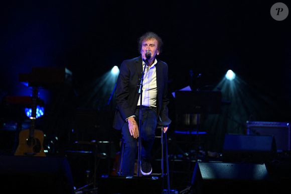 Alain Souchon Gala de la Fondation Recherche Alzheimer " 2 générations chantent pour la 3ème " se produit à l'Olympia à Paris, France le 17 mars 2025. Photo by Christophe Meng / ABACAPRESS.COM