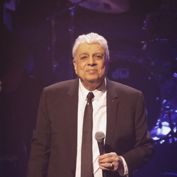 Concert d’Enrico Macias pour sa tournée La Fête Continue ! dans la salle de spectacle Le Dôme de Paris - Palais des Sports à Paris, France, le 15 mars 2025. © Jack Tribeca/Bestimage