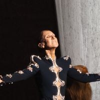 Céline Dion de retour à Paris : après 6 ans loin de la scène, elle évoque sa maladie, le syndrome de la personne raide : "Je l’ai apprivoisée"