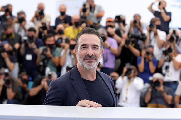 Jean Dujardin au photocall du film Oss 117 : Alerte Rouge En Afrique Noire lors du 74ème festival international du film de Cannes le 17 juillet 2021

© Borde / Jacovides / Moreau / Bestimage