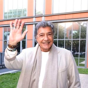 Dans les pages de "Soir Mag" ce mercredi 20 août 2025, l'interprète de "Je t'aime à l'italienne" est revenu sur cette virée particulièrement idyllique. 

Frédéric François lors de la soirée hommage pour le cinquantième anniversaire de la mort de Mike Brant chez Warner Music France à Paris le 24 avril 2025. © Cyril Moreau- Cédric Perrin / Bestimage