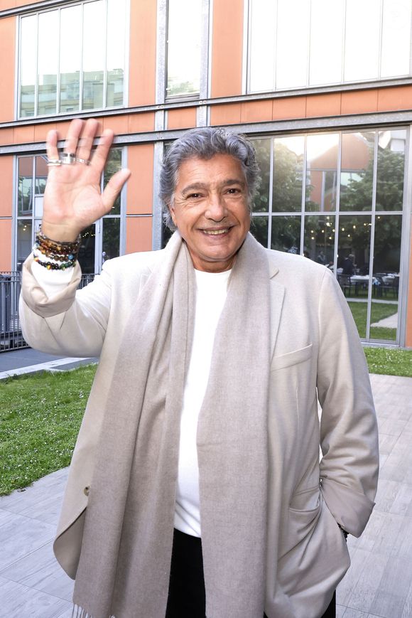 Dans les pages de "Soir Mag" ce mercredi 20 août 2025, l'interprète de "Je t'aime à l'italienne" est revenu sur cette virée particulièrement idyllique. 

Frédéric François lors de la soirée hommage pour le cinquantième anniversaire de la mort de Mike Brant chez Warner Music France à Paris le 24 avril 2025. © Cyril Moreau- Cédric Perrin / Bestimage