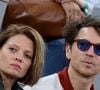 Mélanie Thierry renaît au cinéma le 6 mai prochain dans "La Femme de", un thriller psychologique où elle incarne une épouse prisonnière d'un luxe étouffant. 

Mélanie Thierry et son compagnon le chanteur Raphaël dans les tribunes lors des Internationaux de France de Tennis de Roland Garros, à Paris, France. © Jacovides-Moreau/Bestimage