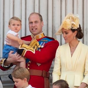 Malgré quelques signes d’apaisement, une réconciliation profonde paraît impossible, et seule une relation cordiale semble envisageable selon la rédaction.

Le prince William, duc de Cambridge, et Catherine (Kate) Middleton, duchesse de Cambridge, le prince George de Cambridge, la princesse Charlotte de Cambridge, le prince Louis de Cambridge - La famille royale au balcon du palais de Buckingham lors de la parade Trooping the Colour 2019, célébrant le 93ème anniversaire de la reine Elisabeth II, Londres, le 8 juin 2019. Photo par EXPRESS SYNDICATION / BESTIMAGE