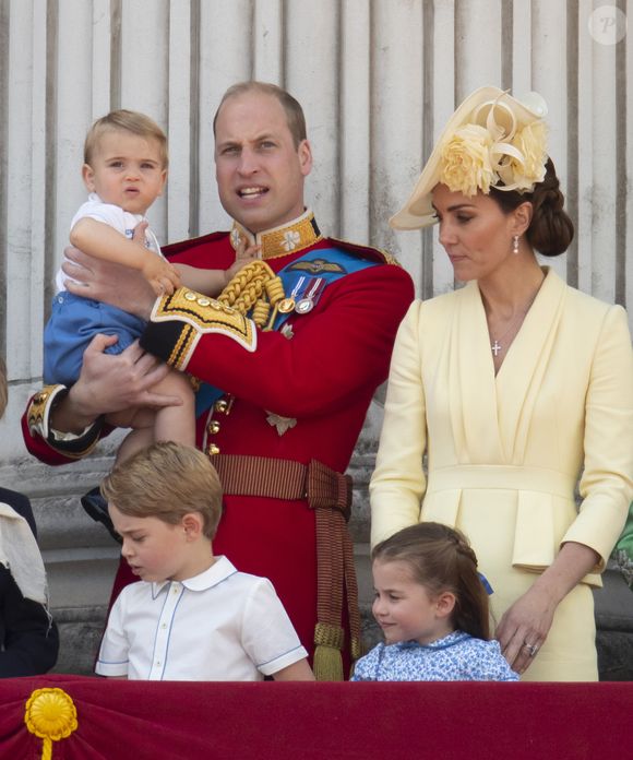 Malgré quelques signes d’apaisement, une réconciliation profonde paraît impossible, et seule une relation cordiale semble envisageable selon la rédaction.

Le prince William, duc de Cambridge, et Catherine (Kate) Middleton, duchesse de Cambridge, le prince George de Cambridge, la princesse Charlotte de Cambridge, le prince Louis de Cambridge - La famille royale au balcon du palais de Buckingham lors de la parade Trooping the Colour 2019, célébrant le 93ème anniversaire de la reine Elisabeth II, Londres, le 8 juin 2019. Photo par EXPRESS SYNDICATION / BESTIMAGE
