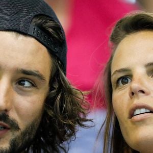 Laure Manaudou et le musicien et chanteur français Jérémy Frérot assistent aux championnats de France de natation à Montpellier, en France, le 3 avril 2016. Photo : Henri Szwarc/Abaca