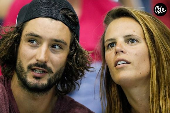 Laure Manaudou et le musicien et chanteur français Jérémy Frérot assistent aux championnats de France de natation à Montpellier, en France, le 3 avril 2016. Photo : Henri Szwarc/Abaca