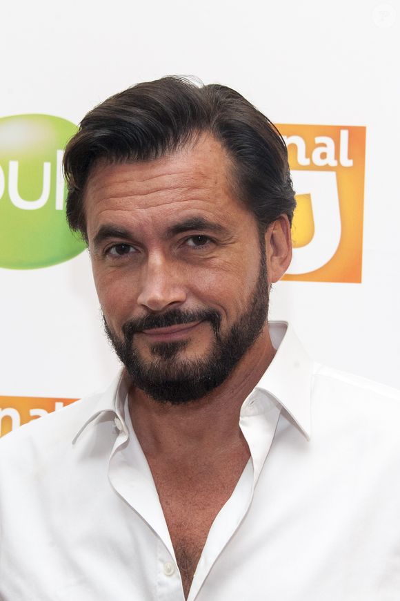 Olivier Minne au photocall de la rentrée TV des chaînes Canal J, Gulli et Tiji, au restaurant "La Gare" à Paris, le 30 juin 2016.
© Pierre Perusseau/Bestimage