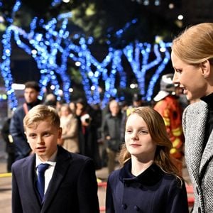 Le prince Albert II de Monaco, sa femme la princesse Charlene de Monaco, leurs enfants le prince héréditaire Jacques, marquis des Baux, la princesse Gabriella, comtesse de Carladès, sont au Quai Antoine 1er au port Hercule pour le traditionel embrasement de la barque. © Bruno Bebert / Bestimage