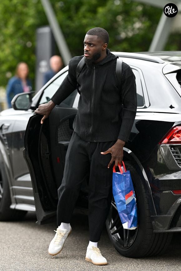 Dayot Upamecano - L'équipe de France de football s'envole du Bourget pour rejoindre Boston aux Etats Unis pour participer à la coupe du monde de la FIFA (du 11 juin au 19 juillet, aux États-Unis, au Canada et au Mexique), le 10 juin 2026. Pierre Perusseau/Bestimage