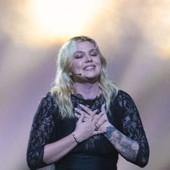 Louane s'est enfin exprimée devant la presse sur sa participation à l'Eurovision.

Louane lors de la demi-finale de l'Eurovision à Bâle, en Suisse.

Photo : Baden Roth / ZUMA Press Wire