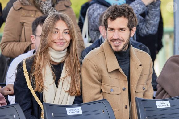 Stella Belmondo, Victor Belmondo - Inauguration de "La promenade Jean-Paul Belmondo" au terre-plein central du pont de Bir-Hakeim, ouvrage public communal situé sous le viaduc du métro aérien, à Paris, le 12 avril 2023. © Cyril Moreau/Bestimage