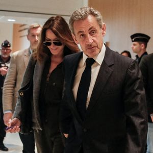 Nicolas Sarkozy et sa femme Carla Bruni - Dernier jour du procès du financement libyen de Sarkozy: ses avocats de l’ancien président vont plaider la relaxe, au tribunal de Paris, France, le 8 avril 2025. © Christophe Clovis/Bestimage