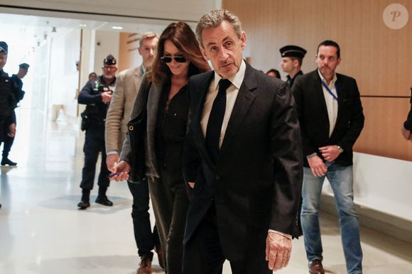 Nicolas Sarkozy et sa femme Carla Bruni - Dernier jour du procès du financement libyen de Sarkozy: ses avocats de l’ancien président vont plaider la relaxe, au tribunal de Paris, France, le 8 avril 2025. © Christophe Clovis/Bestimage
